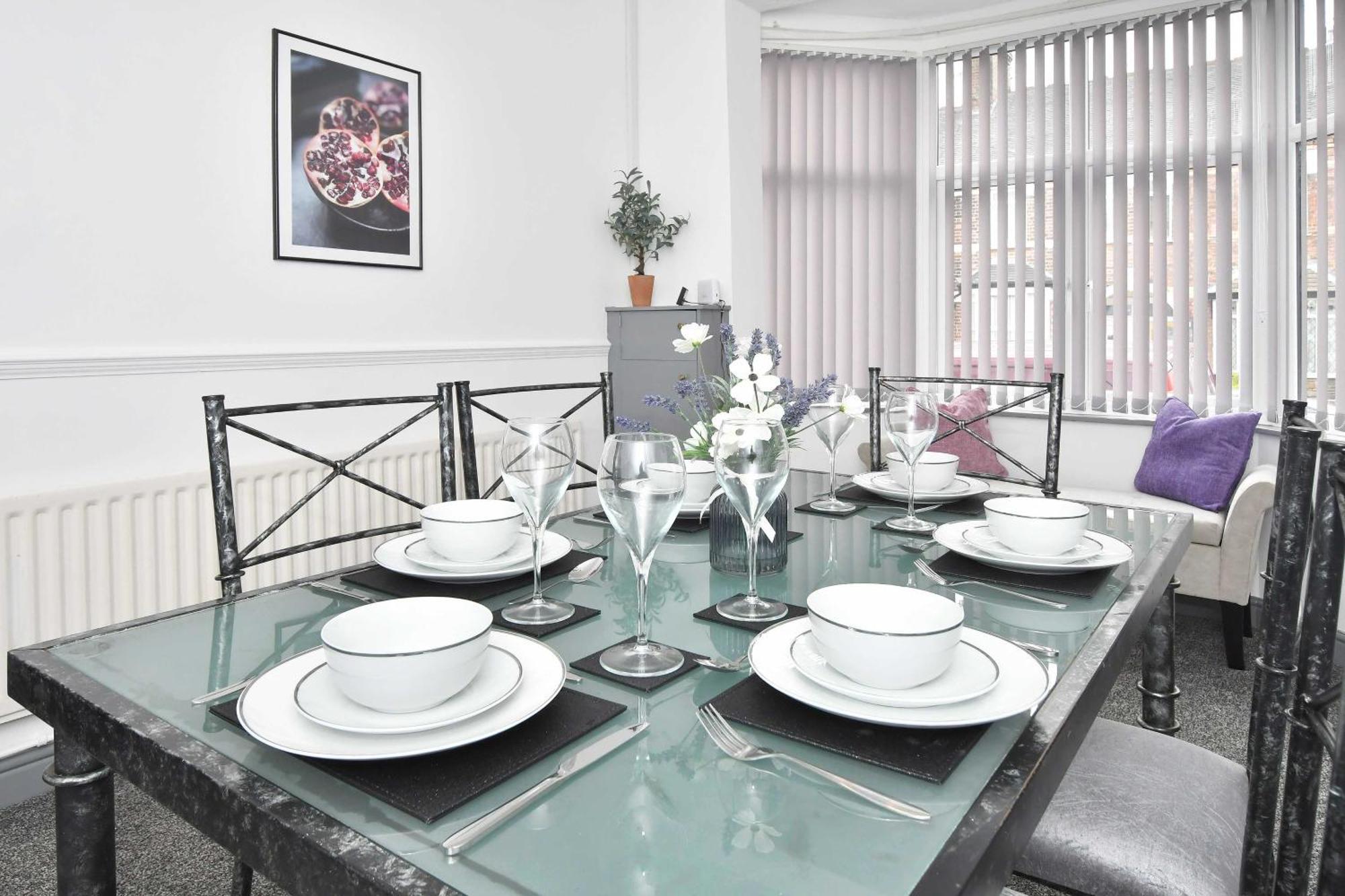 King'S Retreat By Yourstays - 4 Bedroom House In Stoke-On-Trent Bagian luar foto