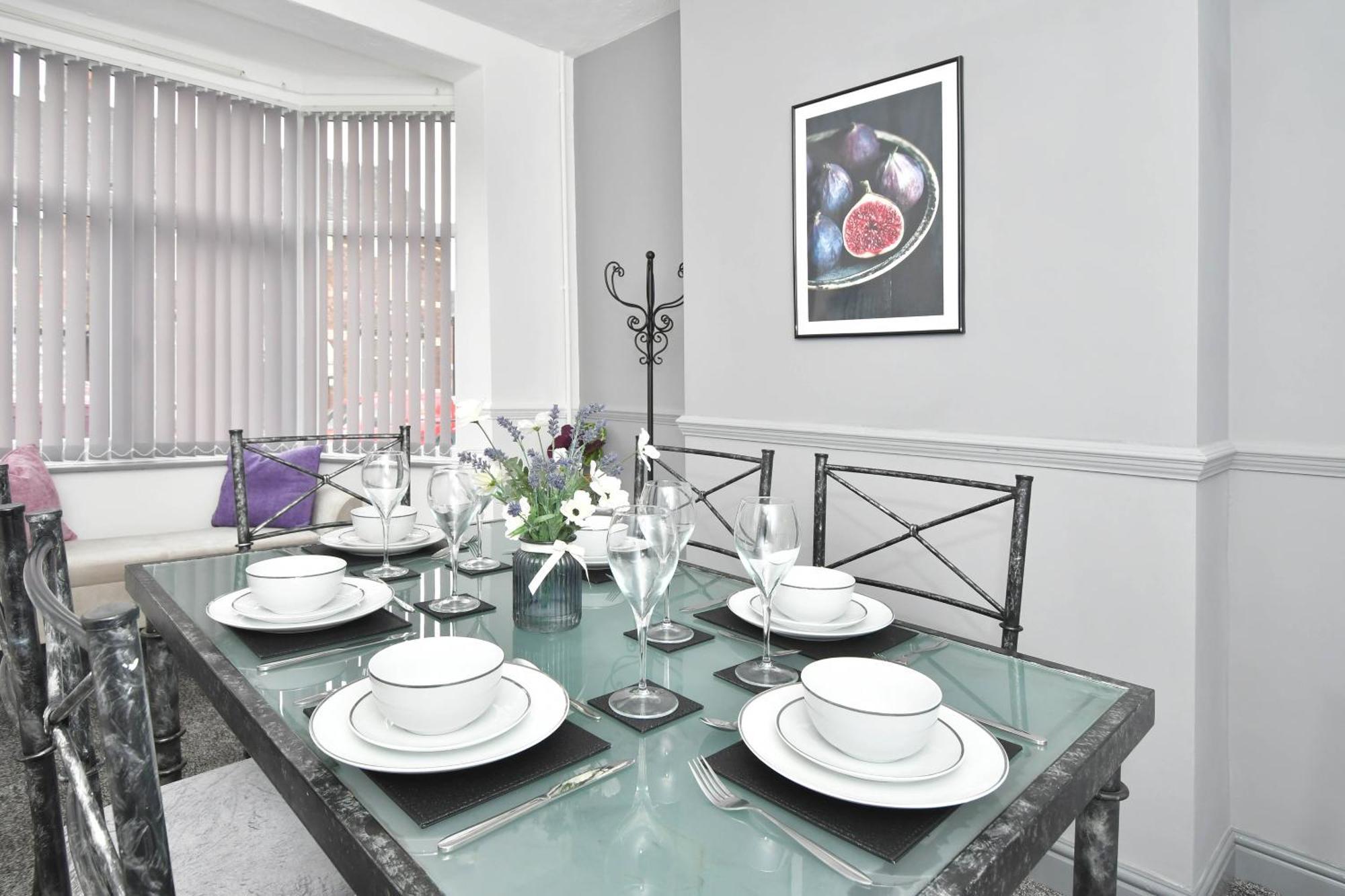 King'S Retreat By Yourstays - 4 Bedroom House In Stoke-On-Trent Bagian luar foto